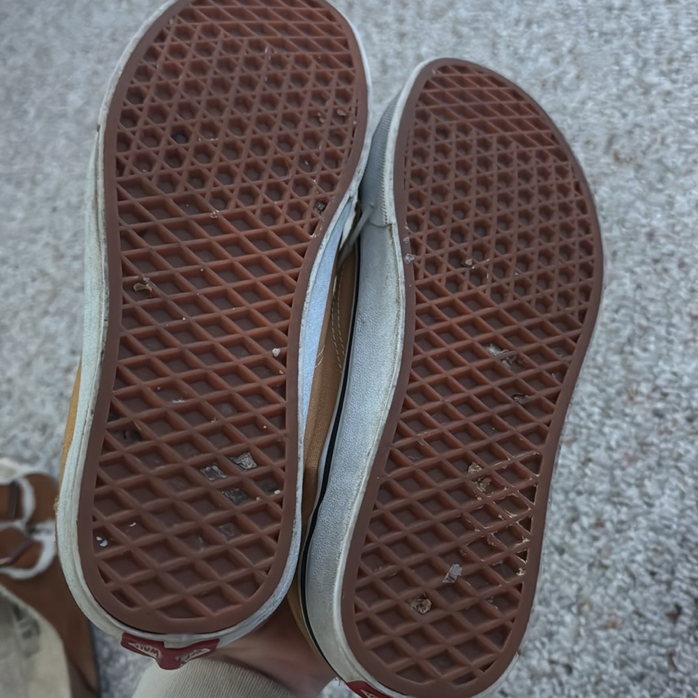 Vans - Picture 2 of 2